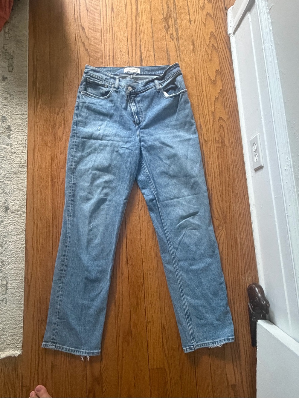 Abercrombie Asymmetrical Classic Women's Light Blue Denim Jeans - Size 29